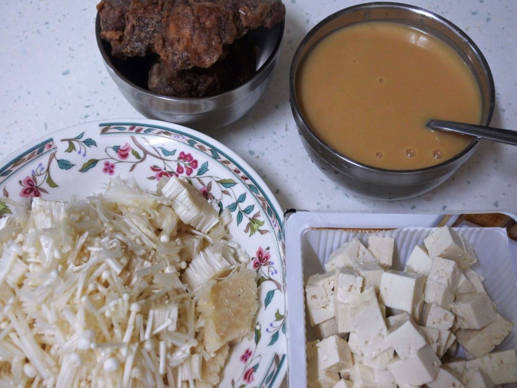 味噌豆腐排骨酥汤的加工步骤