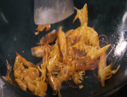 剩食变成万用拉面高汤 食物零浪费