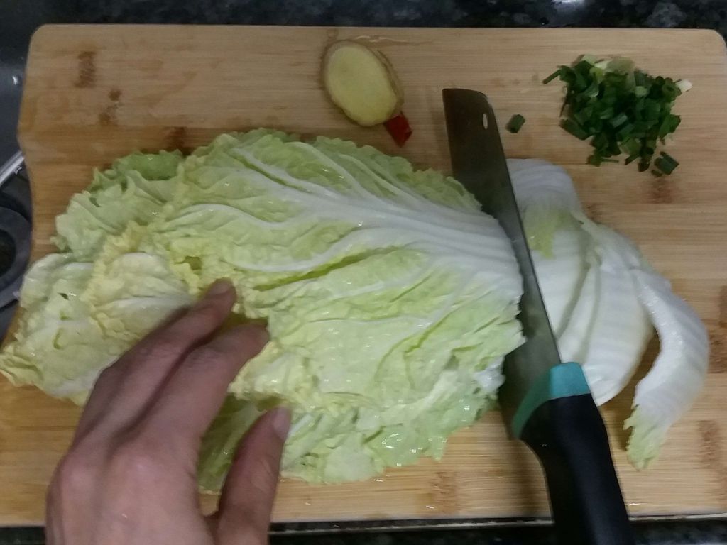 白菜酥肉汤的加工步骤