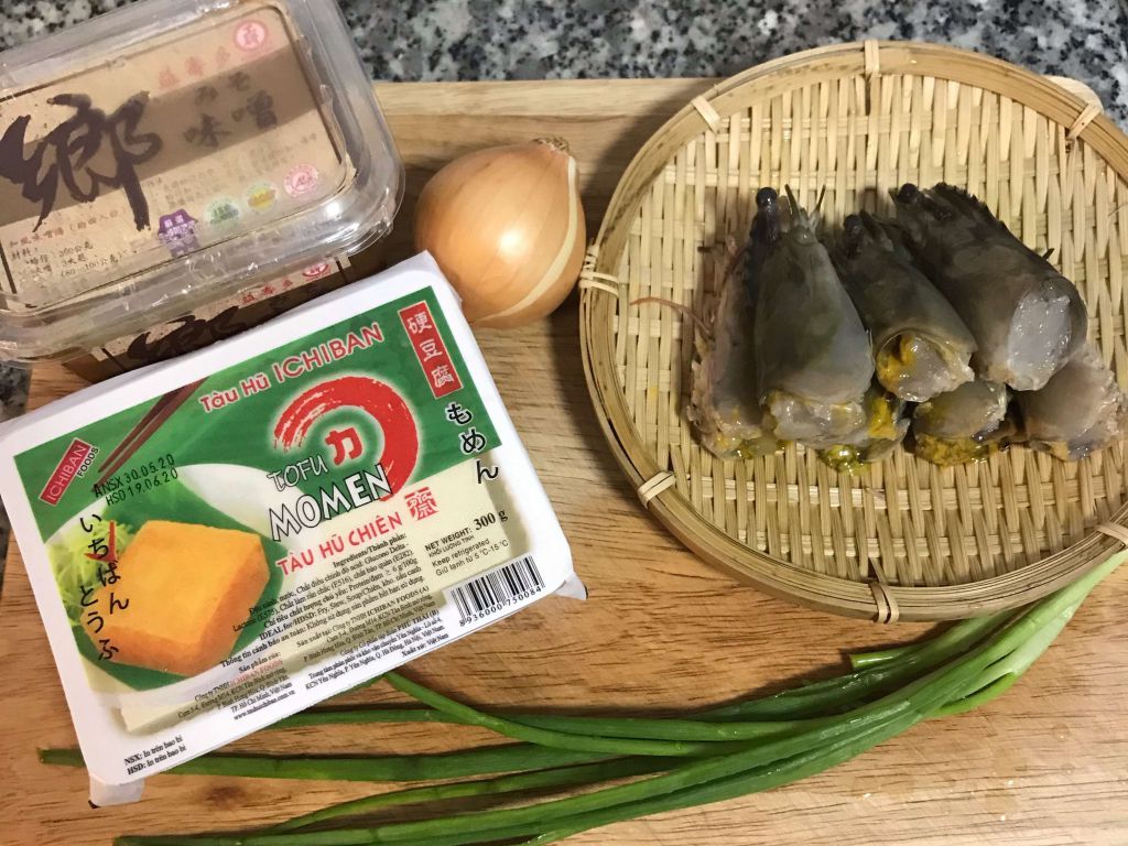 味噌鲜虾豆腐汤的加工步骤