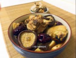 黑蒜头香菇鸡汤 《电锅料理》