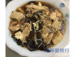 电锅煮黑蒜头鸡汤