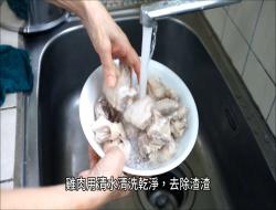 【影音】荫凤梨苦瓜鸡汤