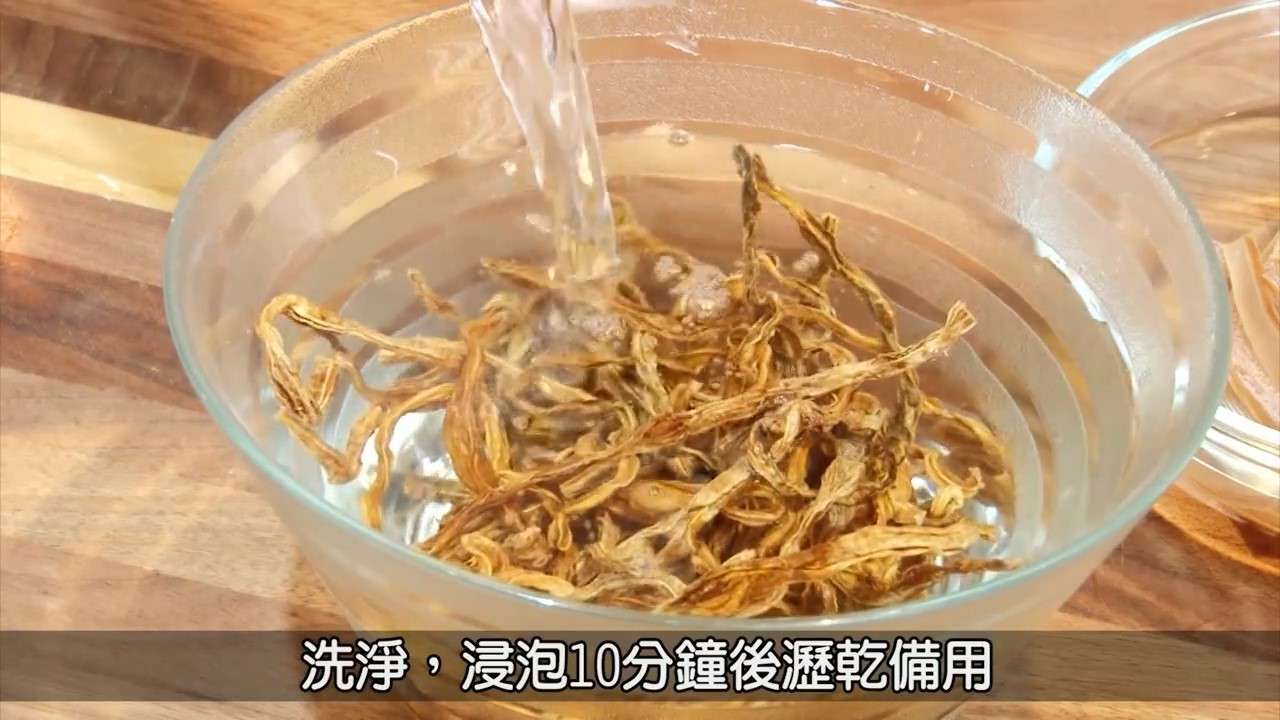 【长豆莲藕排骨汤】传统日晒，炖汤好滋味的加工步骤