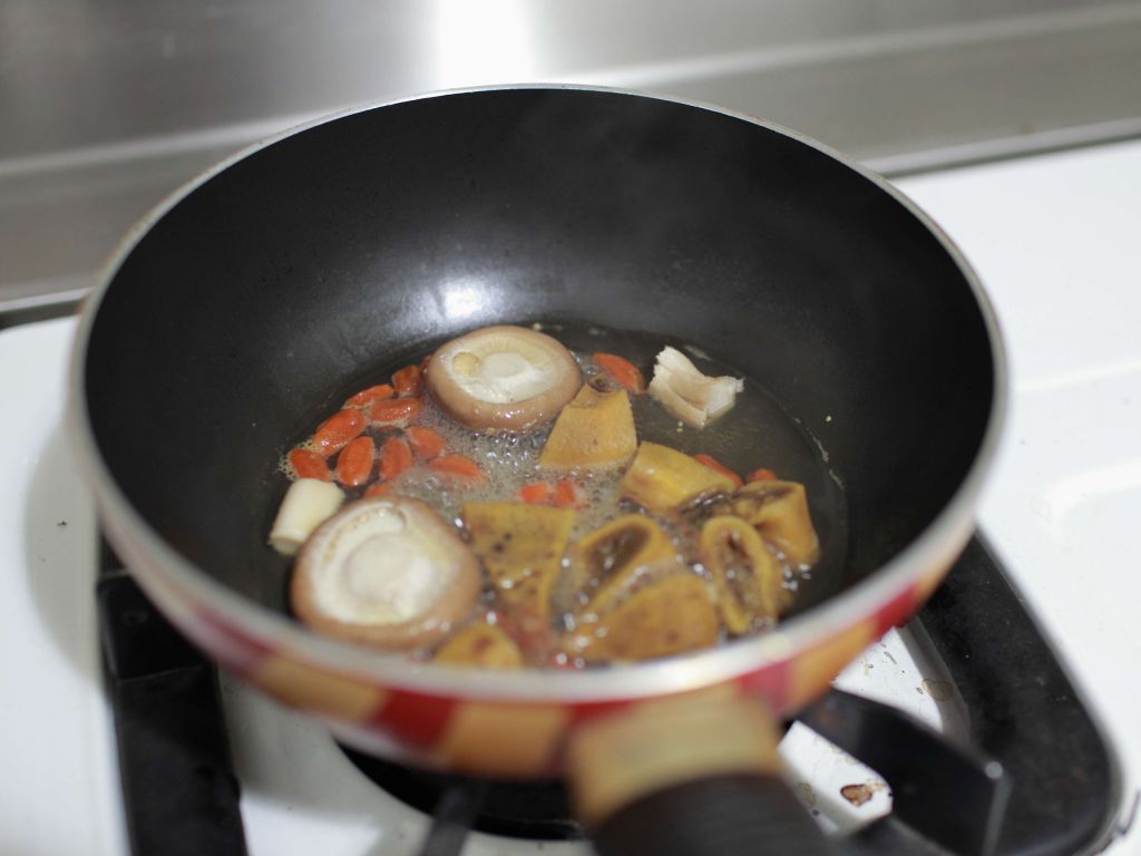 宝宝食谱【柿饼鸡汤】的加工步骤