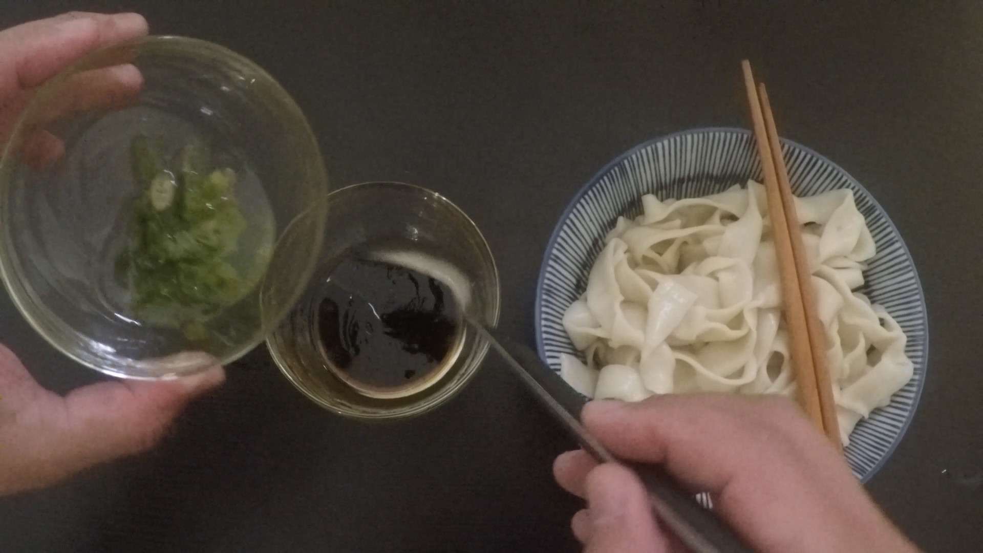 食煮#22 葱油拌面的加工步骤