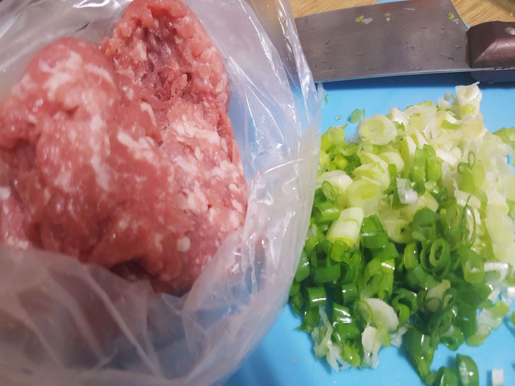 猪肉高丽菜水饺的加工步骤