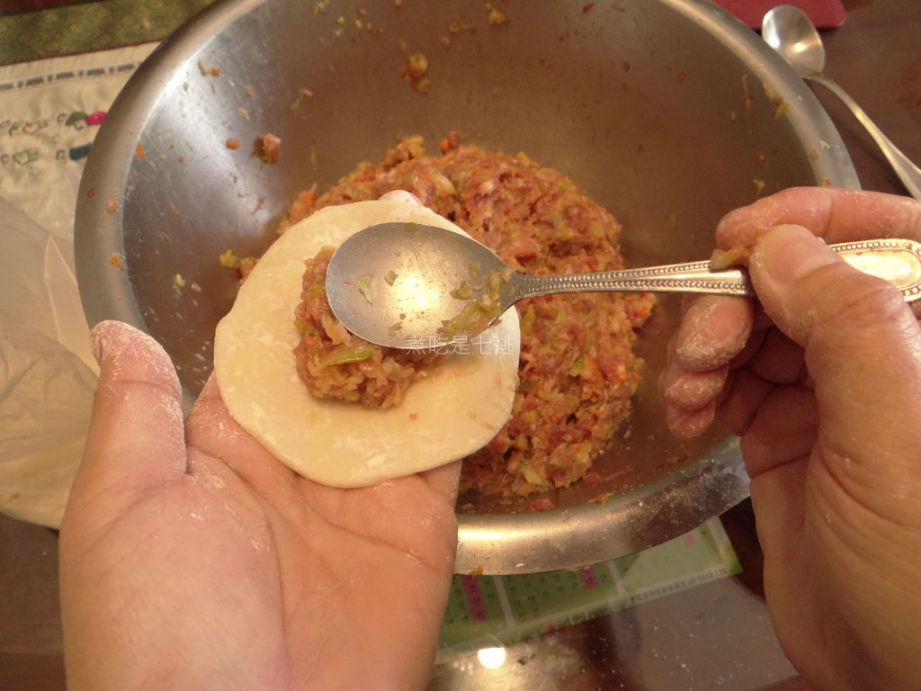 猪肉高丽菜水饺(肉多)的加工步骤