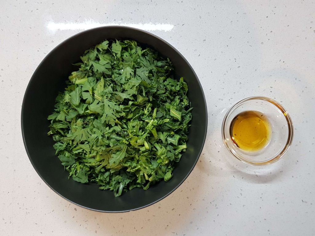 山茼蒿豆腐饺的加工步骤