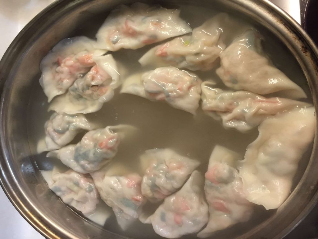 **低脂鲜茄韮菜猪肉饺(•̀ᴗ-)的加工步骤