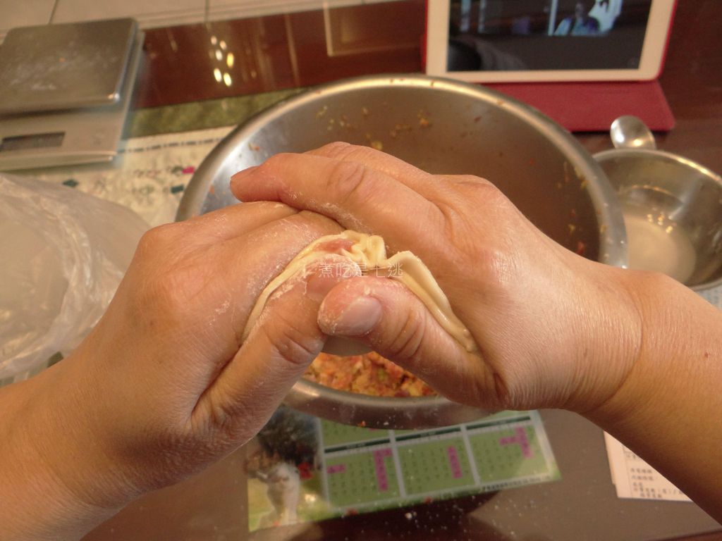 猪肉高丽菜水饺(肉多)的加工步骤