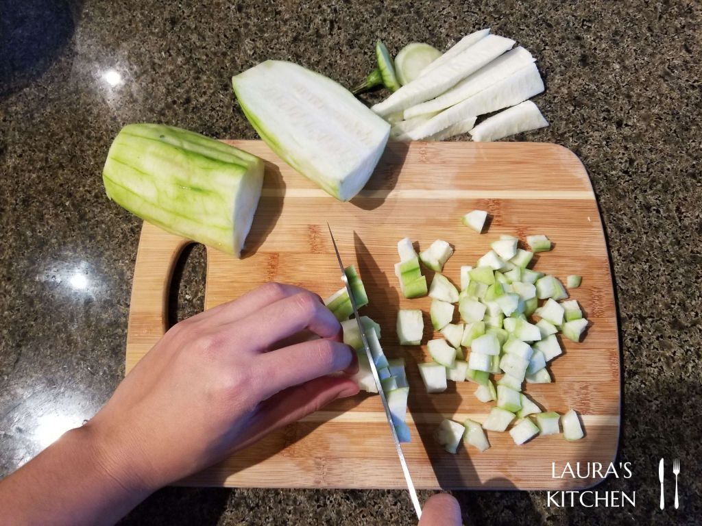 鲜甜多汁的丝瓜鲜虾水饺的加工步骤