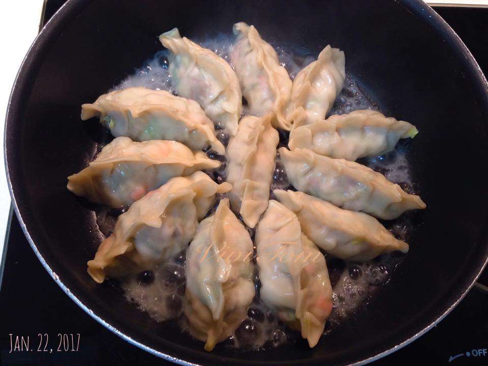 自制猪肉高丽菜煎饺的加工步骤