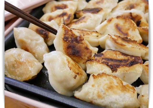 电烤盘「煎饺」免开火也一样恰恰好吃 ♪的加工步骤