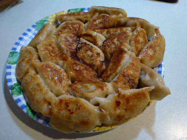 幸福的饺子～虾仁荠菜肉饺+煎饺的加工步骤