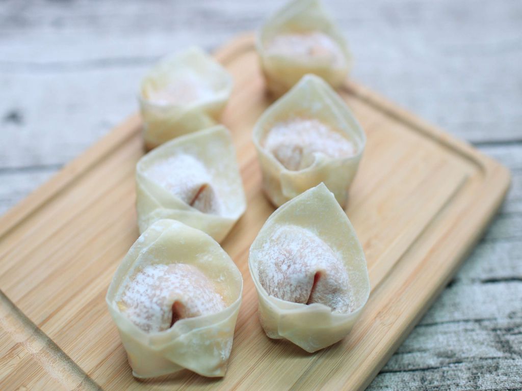 幼儿食谱【煎馄饨】(南瓜猪肉口味)的加工步骤