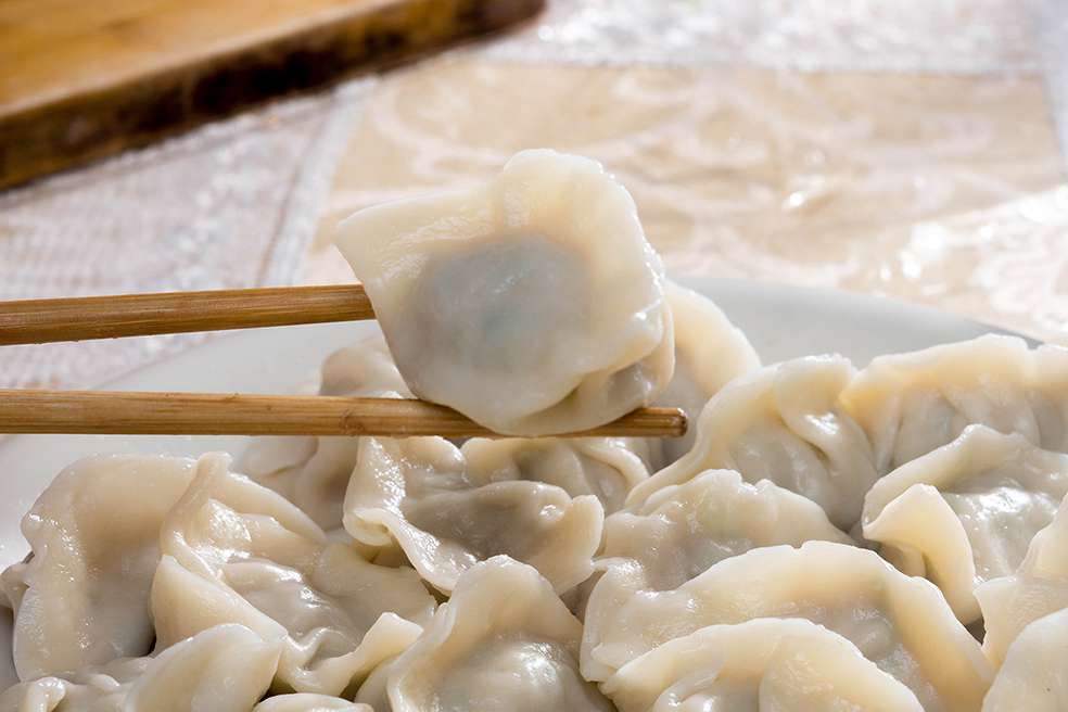 超仔细水饺包法教学_朴活猪肉芹菜饺的加工步骤