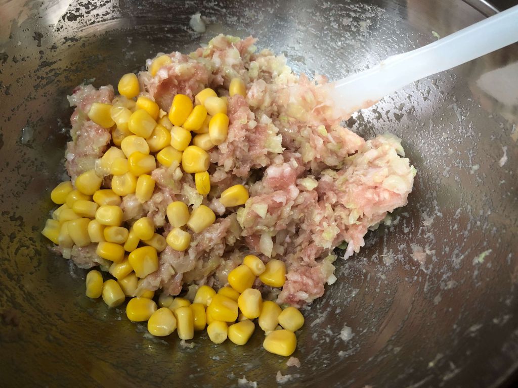 高丽菜玉米猪肉水饺🥟的加工步骤