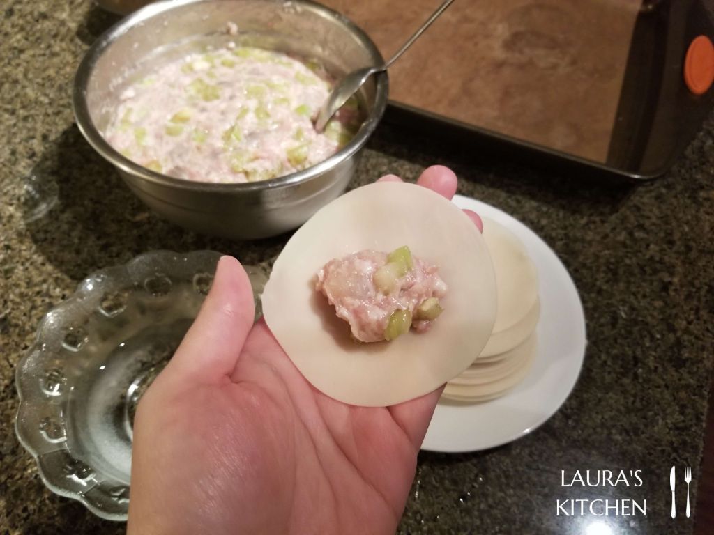 鲜甜多汁的丝瓜鲜虾水饺的加工步骤