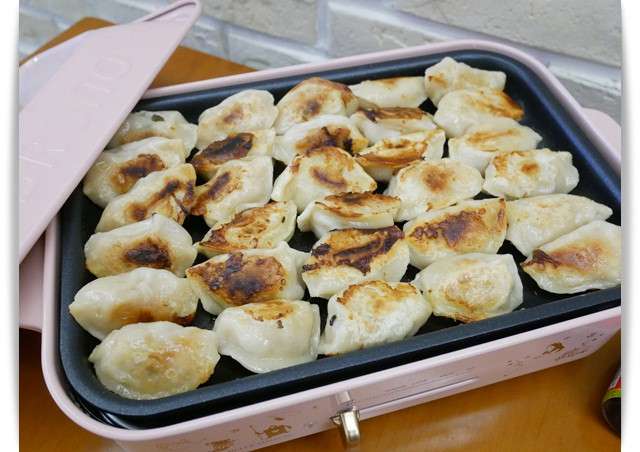 电烤盘「煎饺」免开火也一样恰恰好吃 ♪的加工步骤