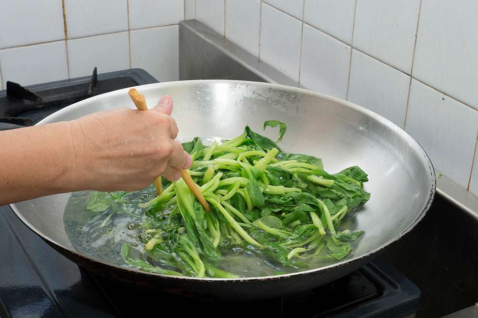 两种无敌包馄饨手法详细图说_菜肉大馄饨的加工步骤