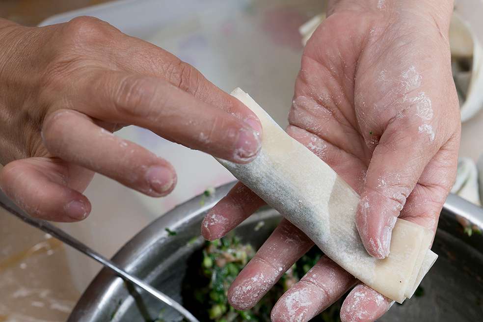 兩種無敵包餛飩手法詳細圖說_菜肉大餛飩的加工步驟