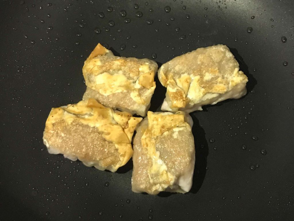 营养好棒棒鲜虾馄饨蛋卷的加工步骤