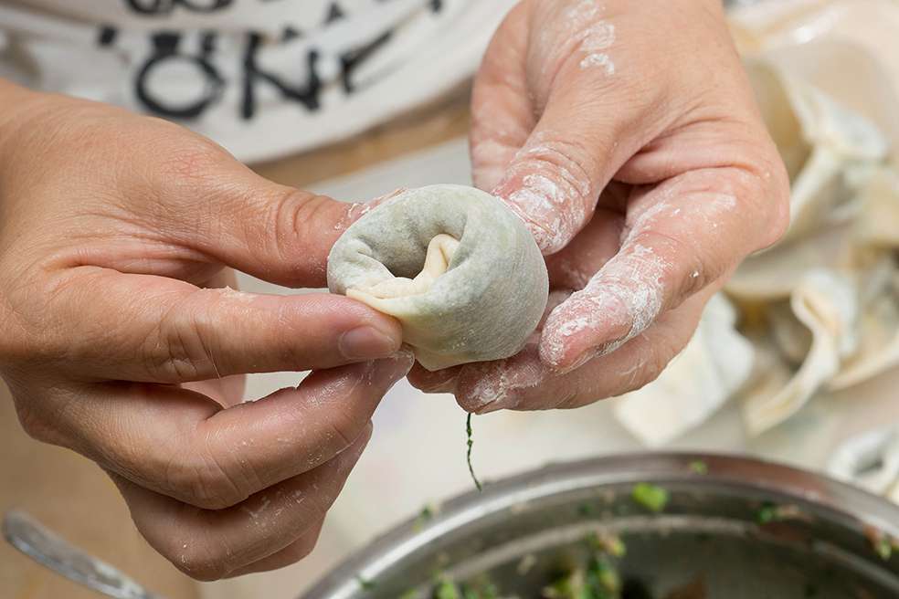 兩種無敵包餛飩手法詳細圖說_菜肉大餛飩的加工步驟