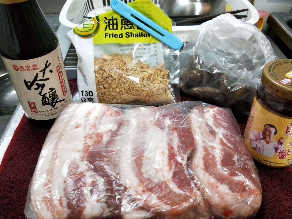 手切滷肉饭的加工步骤