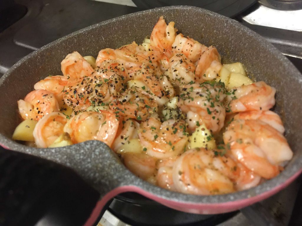 黑胡椒奶油蒜虾饭（铸铁锅料理-炖饭）的加工步骤