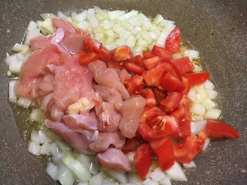 鸡胸肉炖饭（隔夜饭）的加工步骤