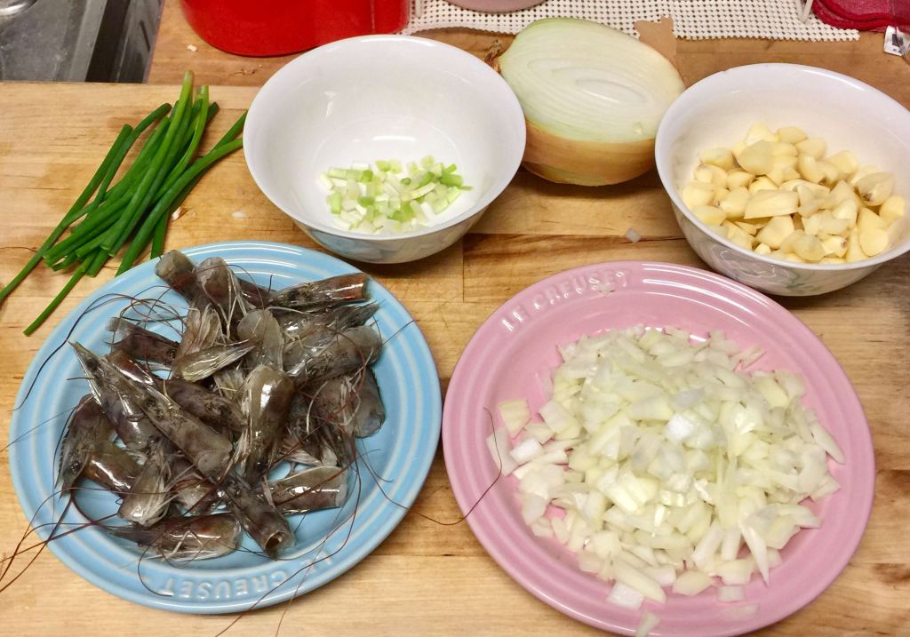 黑胡椒奶油蒜虾饭（铸铁锅料理-炖饭）的加工步骤