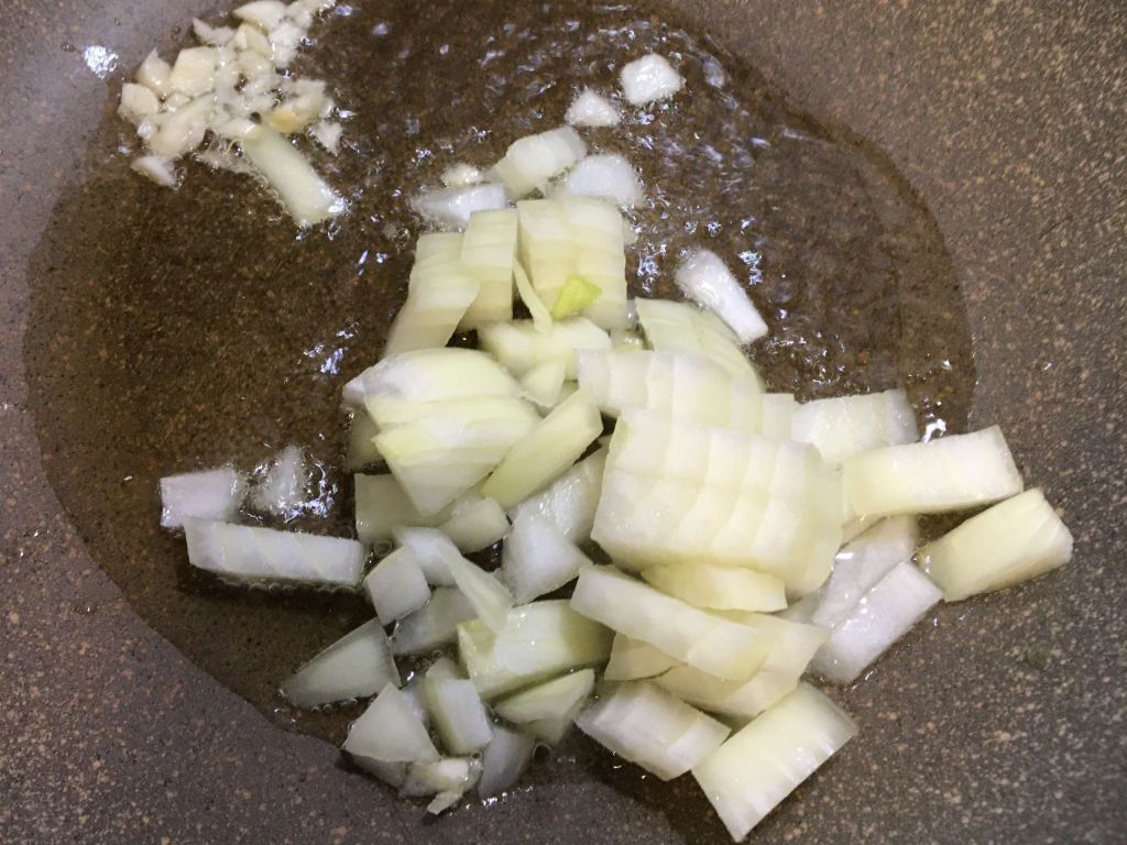 鸡胸肉炖饭（隔夜饭）的加工步骤