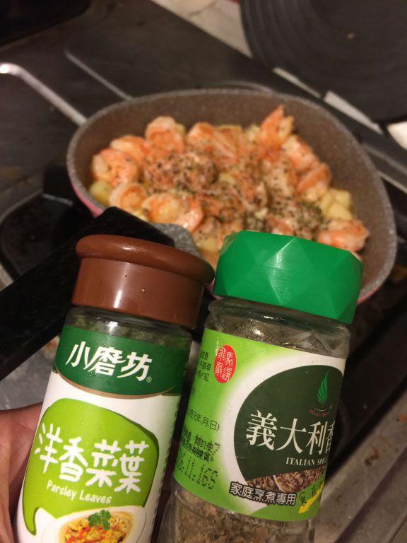 黑胡椒奶油蒜虾饭（铸铁锅料理-炖饭）的加工步骤