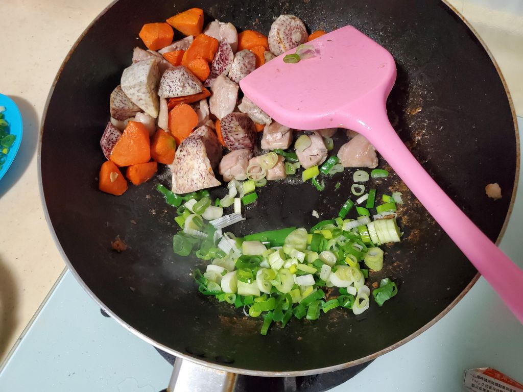 芋头粥&芋头鸡汤（气炸锅&电锅&炒锅）的加工步骤