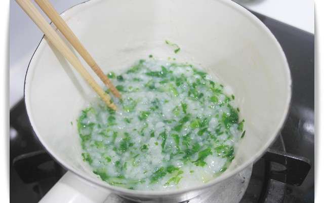 宝宝副食品「小白菜柴鱼粥」天然鲜味 ♪的加工步骤