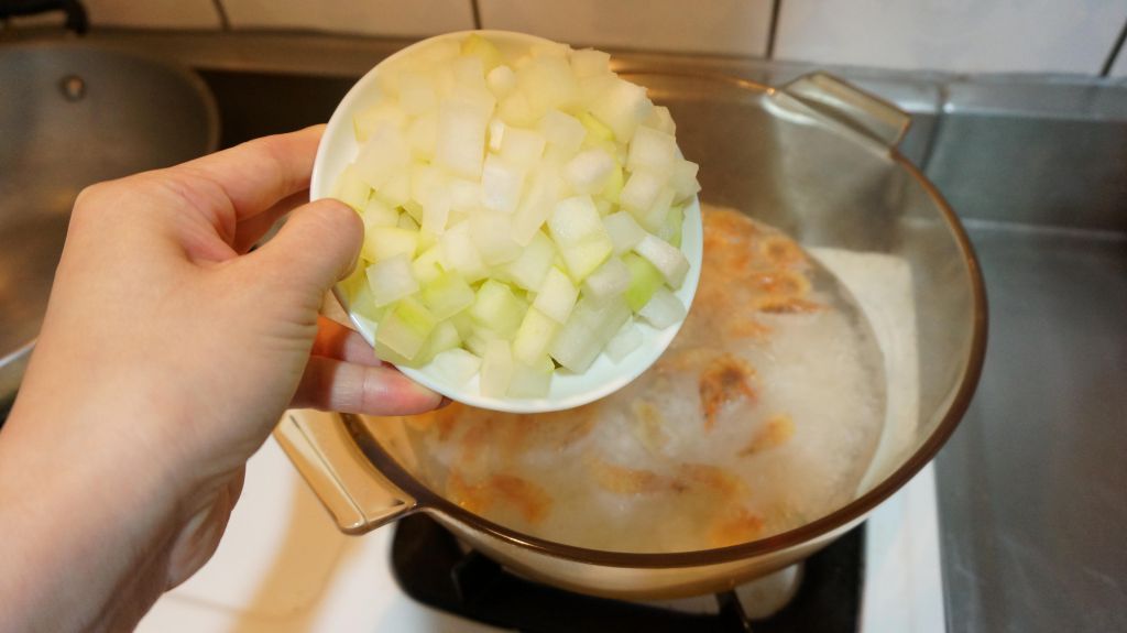 减肥美食! 鱼虾冬瓜粥的加工步骤