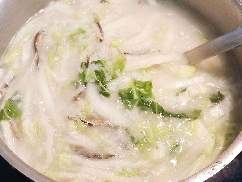 20分钟【大白菜丁香鱼清爽咸粥】的加工步骤