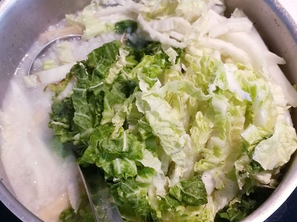 20分钟【大白菜丁香鱼清爽咸粥】的加工步骤