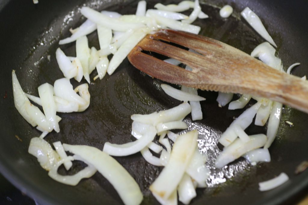 日式丼饭猪肉片的加工步骤