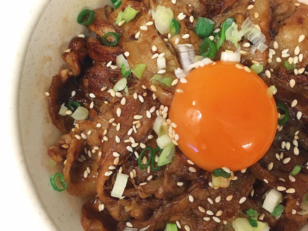 日式烧肉丼（烧肉饭）的加工步骤