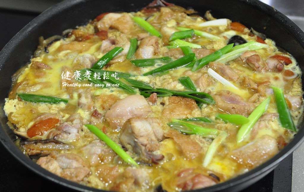 鸡腿亲子丼的加工步骤