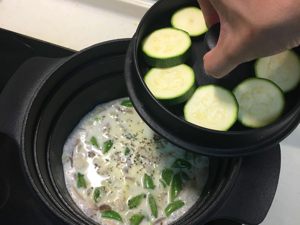 义式香料野菇炖饭+橄榄油栉瓜的加工步骤