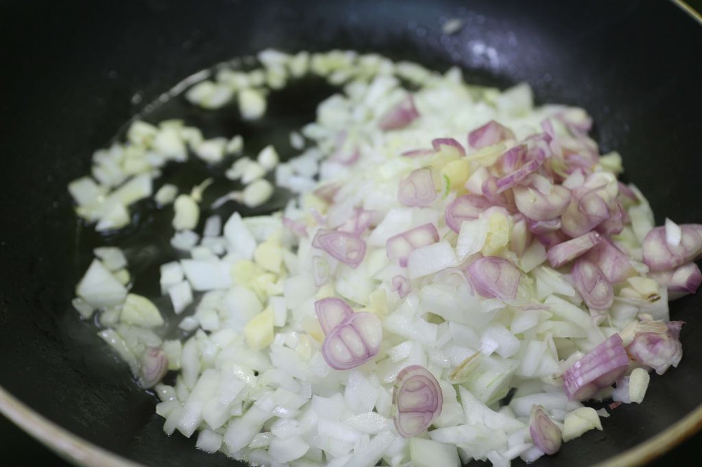 鸡肉野蕈炖饭Risotto的加工步骤