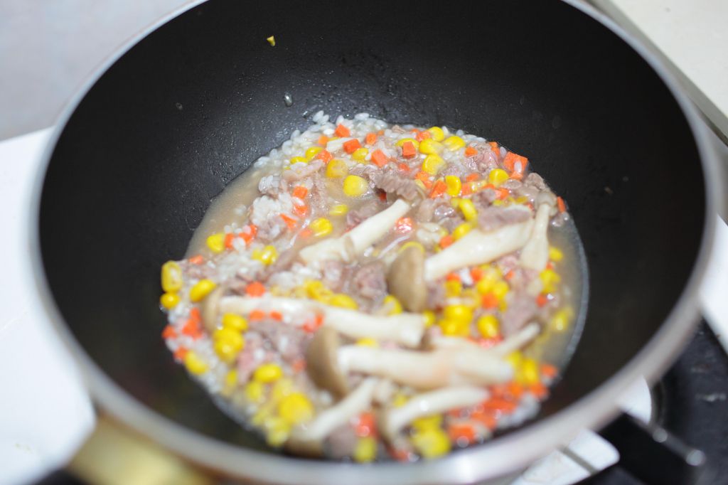 宝宝食谱【田园牛肉炖饭】的加工步骤