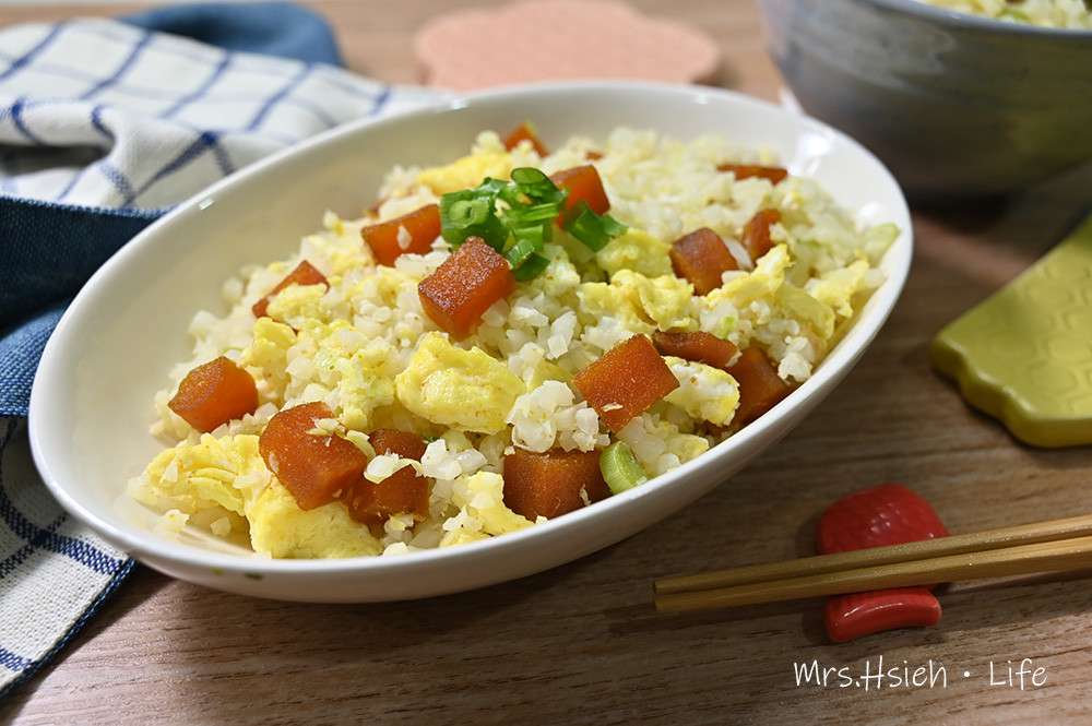 乌鱼子炒饭（花椰菜米）的加工步骤