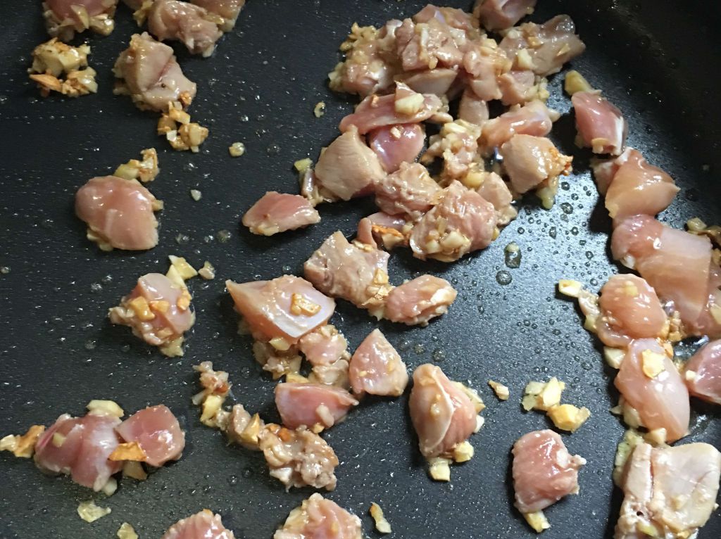 三杯鸡炒饭😋的加工步骤