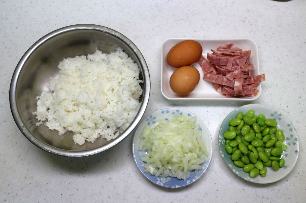 毛豆火腿黄金炒饭(家常好滋味)的加工步骤