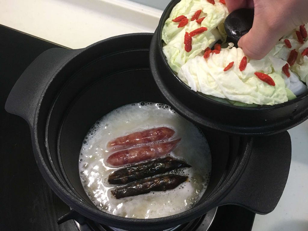 腊味炒饭+白菜鲜蒸的加工步骤