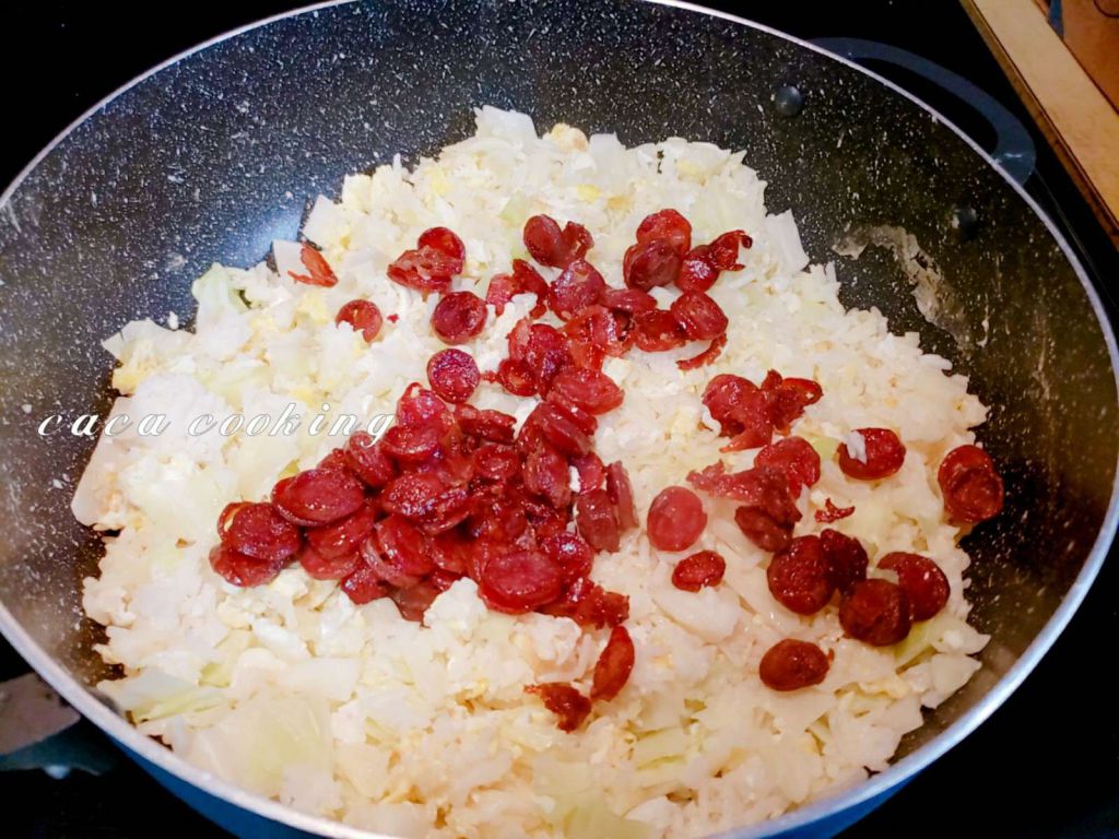 腊味高丽菜蛋炒饭的加工步骤